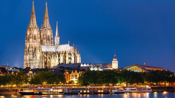 night-view-of-cologne-cathedral-germany-europe-PGEDFE9.jpg