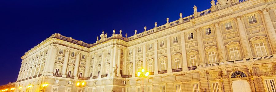 royal-palace-in-madrid-PKQJQMN.jpg